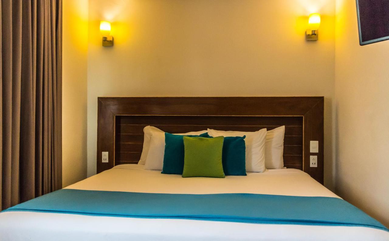 Aquastar Hotel & Apartments Махахуал Екстериор снимка