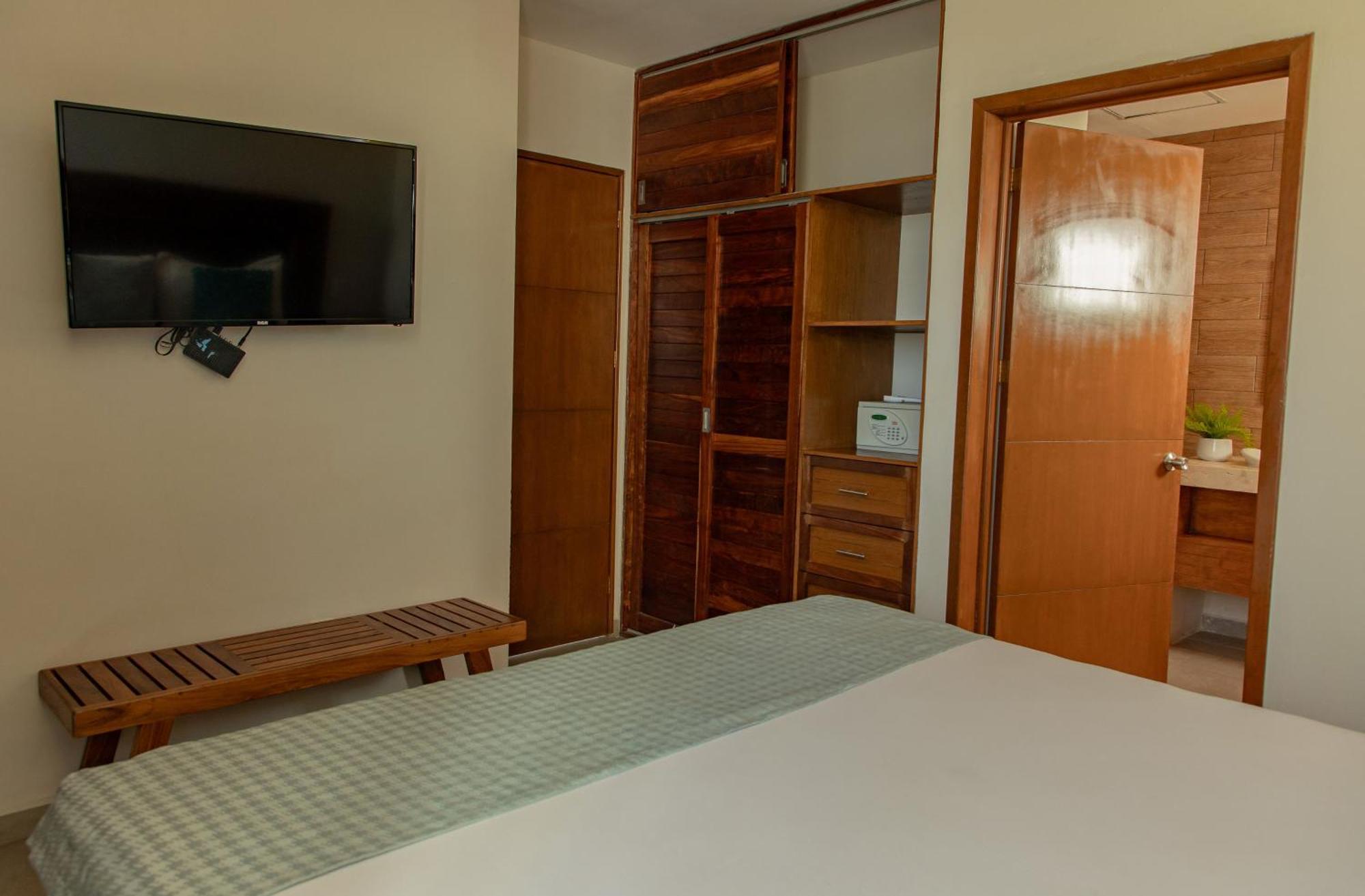 Aquastar Hotel & Apartments Махахуал Екстериор снимка