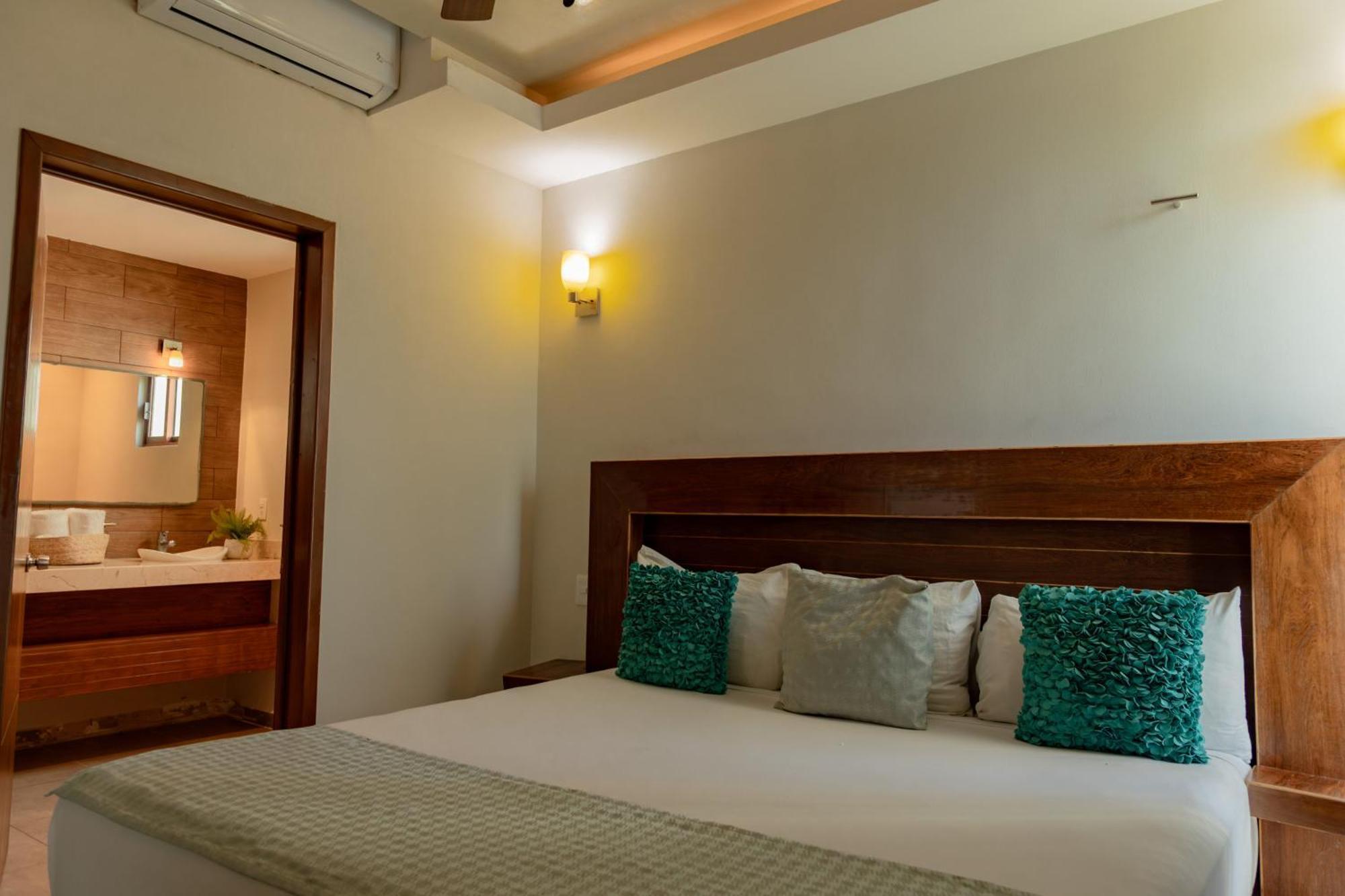 Aquastar Hotel & Apartments Махахуал Екстериор снимка