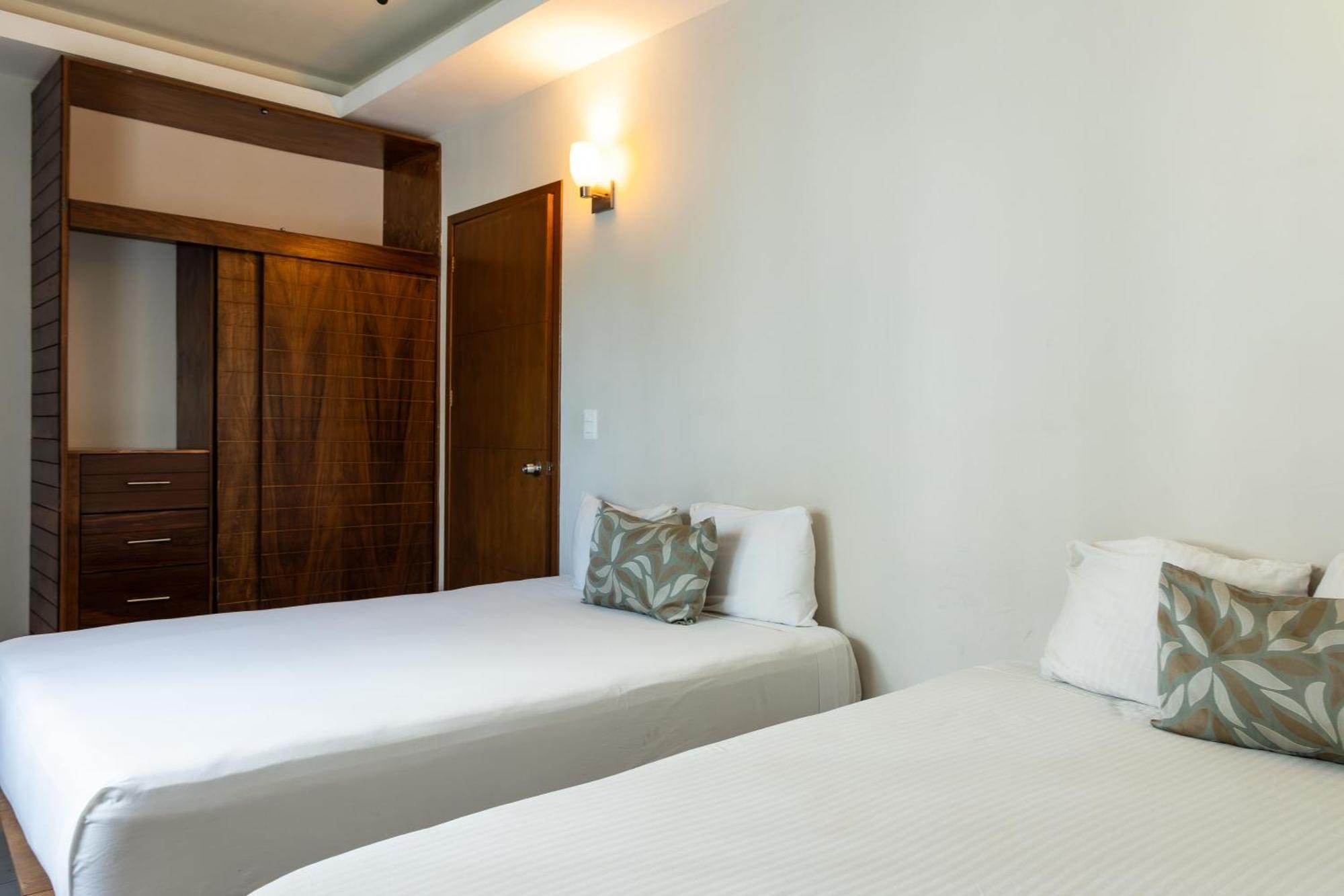 Aquastar Hotel & Apartments Махахуал Екстериор снимка
