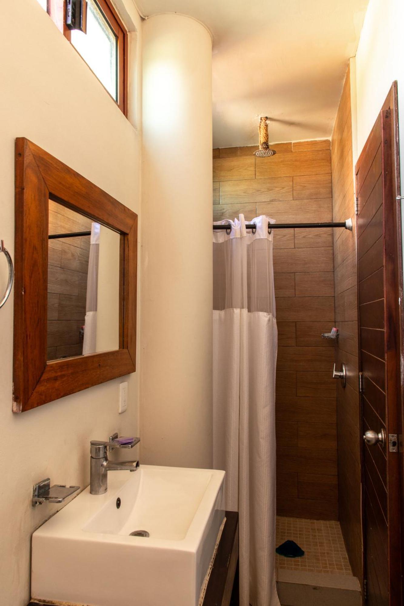 Aquastar Hotel & Apartments Махахуал Екстериор снимка