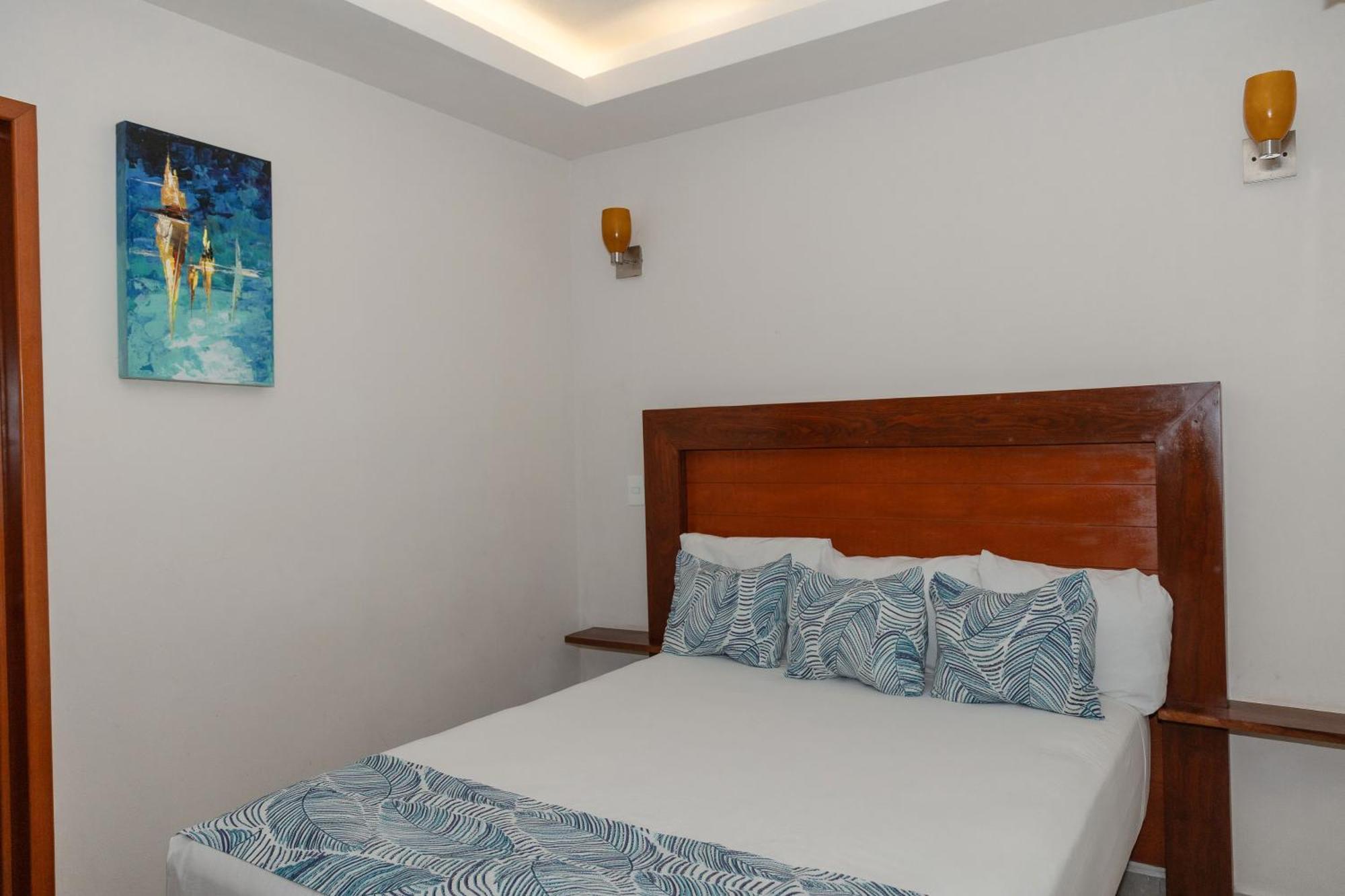 Aquastar Hotel & Apartments Махахуал Екстериор снимка