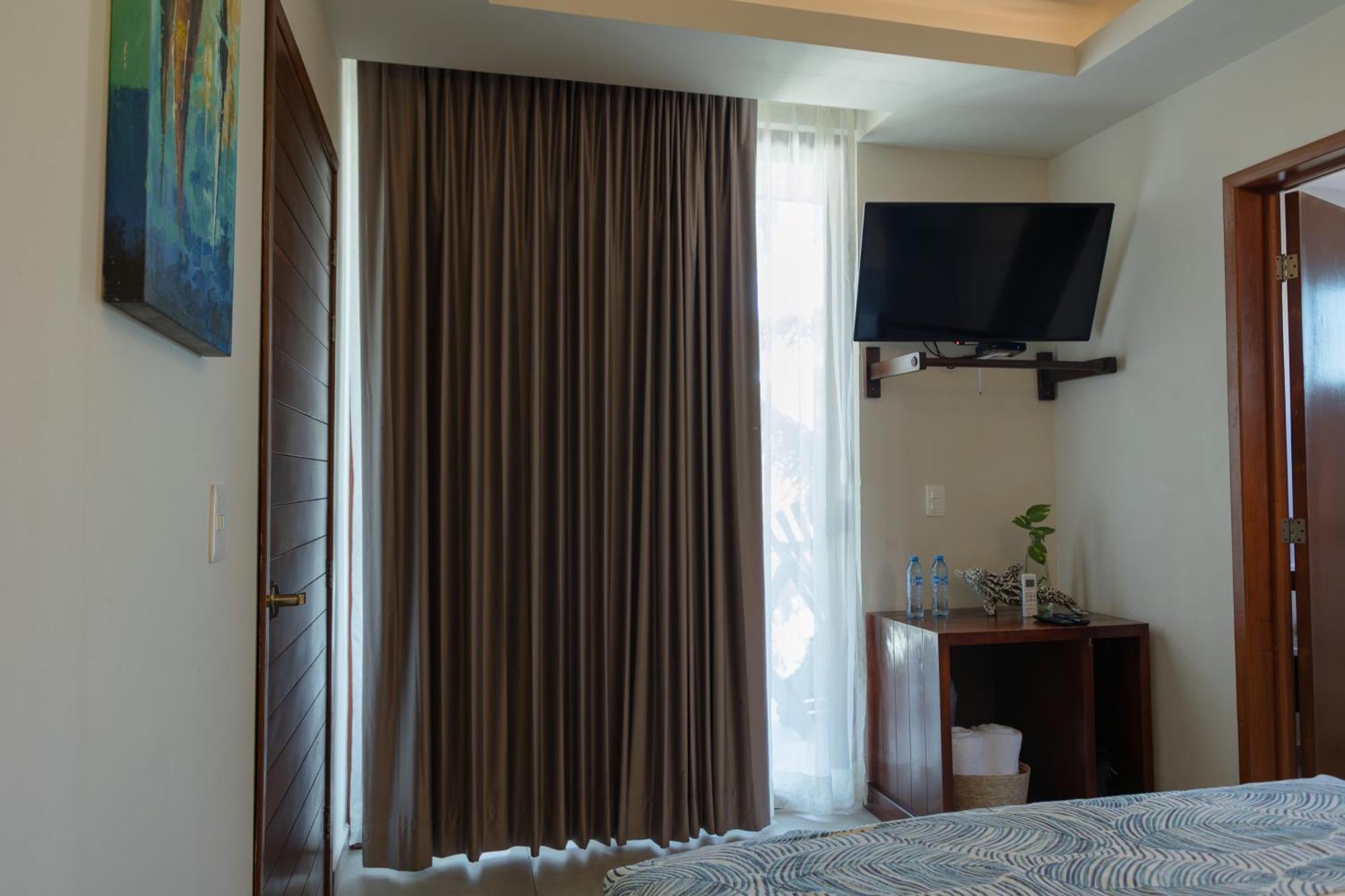 Aquastar Hotel & Apartments Махахуал Екстериор снимка