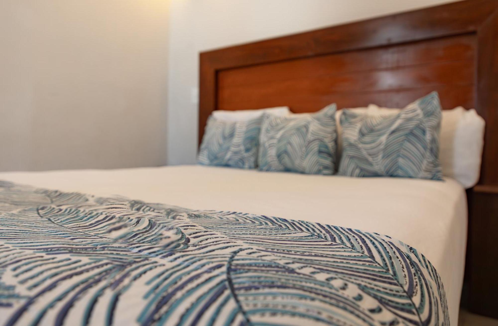 Aquastar Hotel & Apartments Махахуал Екстериор снимка