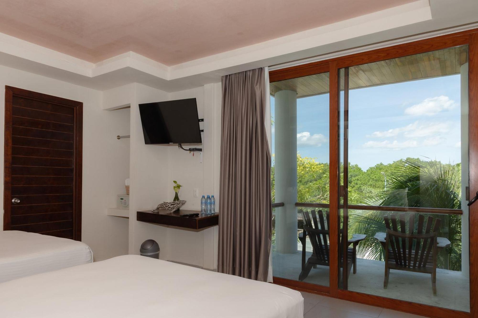 Aquastar Hotel & Apartments Махахуал Екстериор снимка