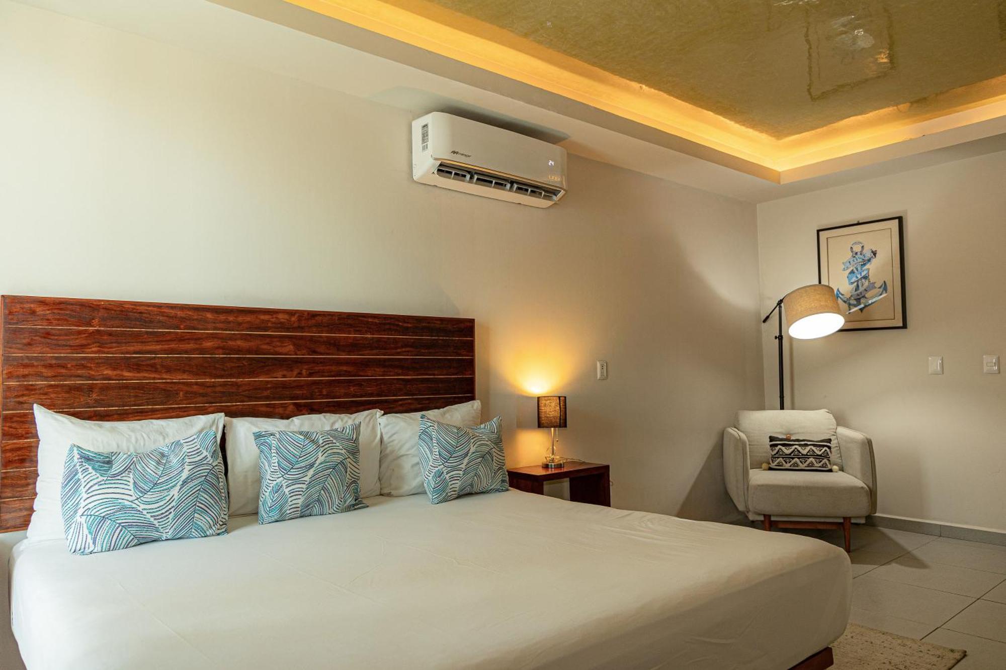 Aquastar Hotel & Apartments Махахуал Екстериор снимка