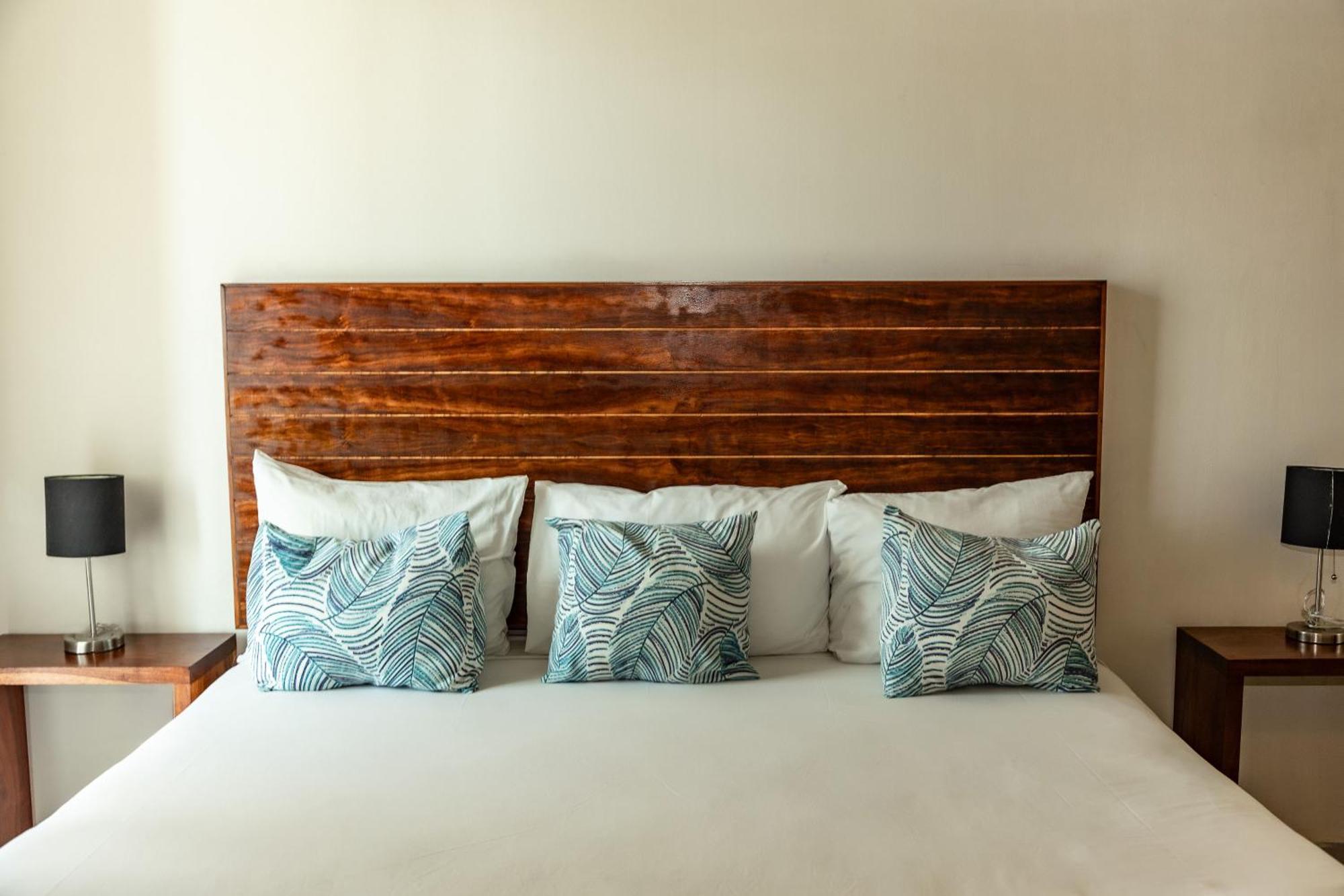 Aquastar Hotel & Apartments Махахуал Екстериор снимка