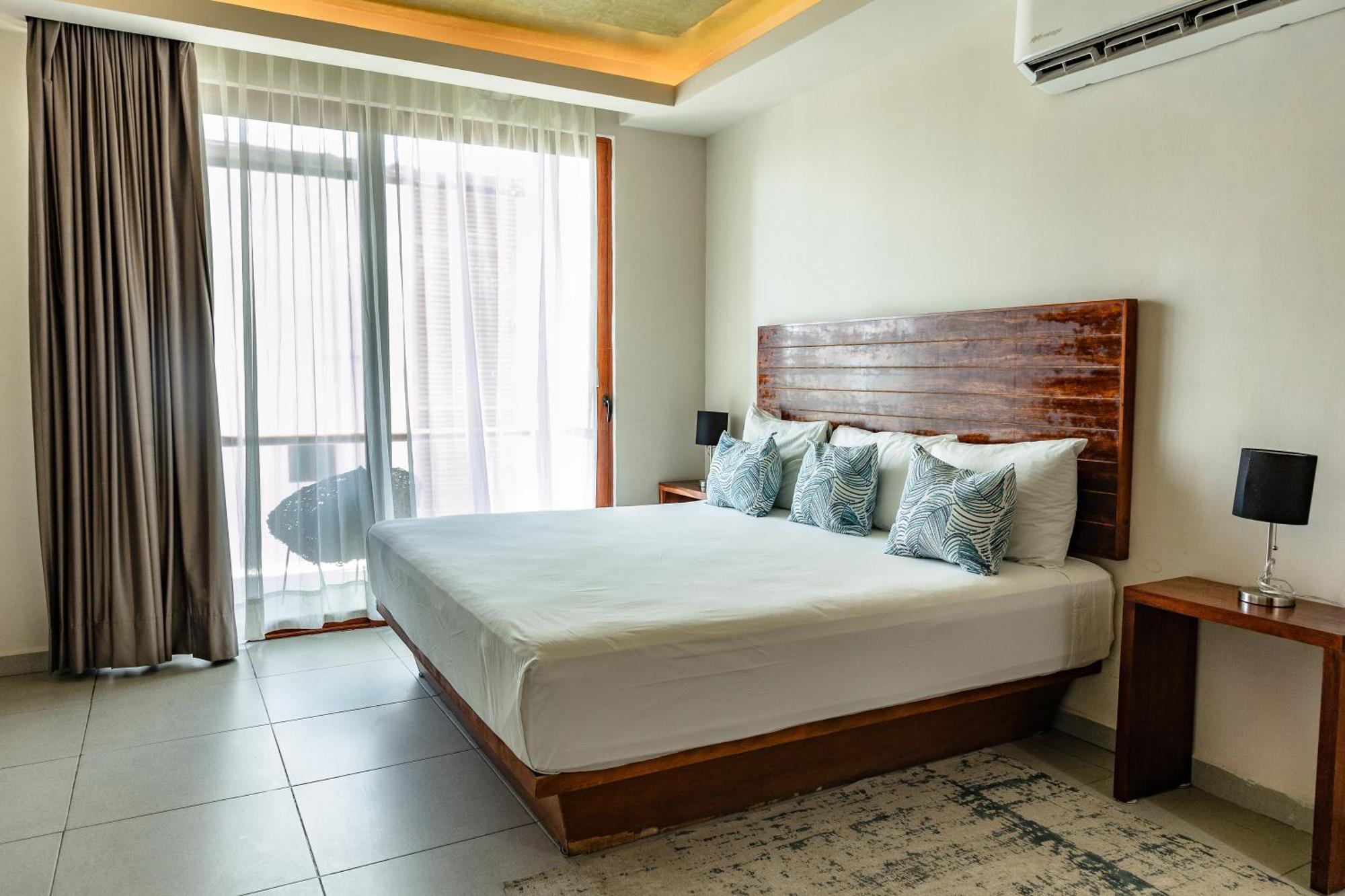 Aquastar Hotel & Apartments Махахуал Екстериор снимка