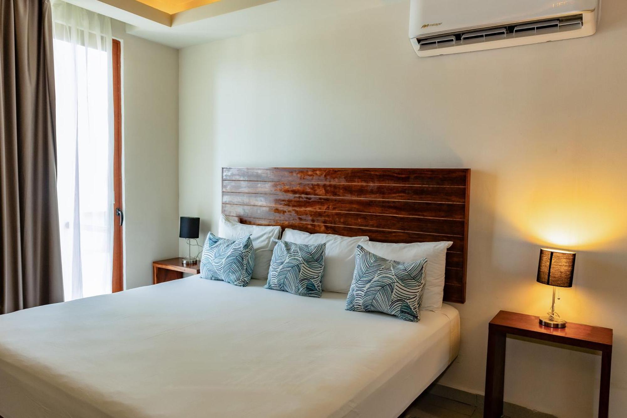 Aquastar Hotel & Apartments Махахуал Екстериор снимка