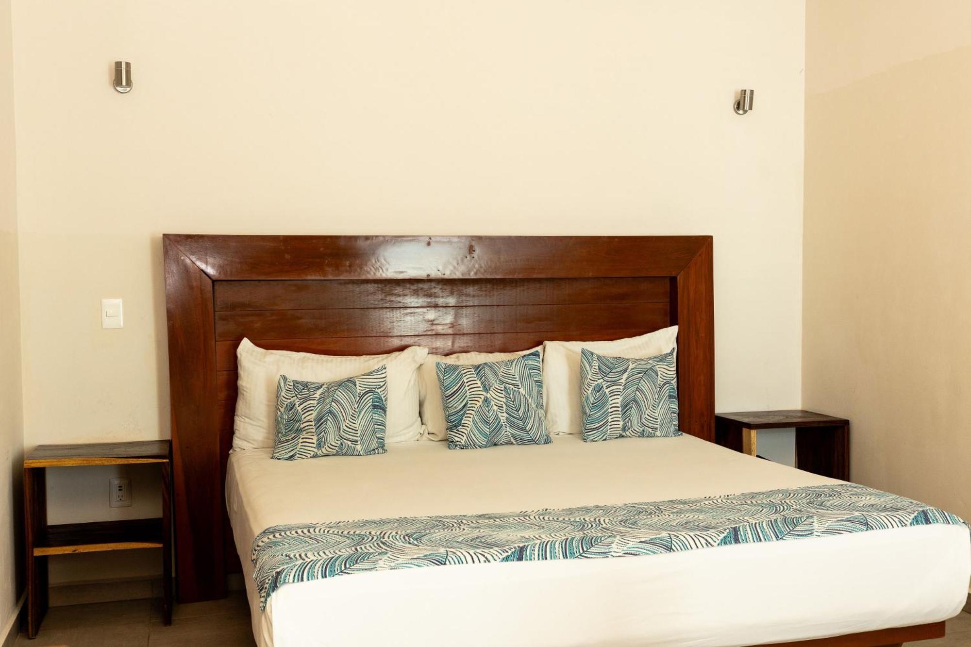Aquastar Hotel & Apartments Махахуал Екстериор снимка