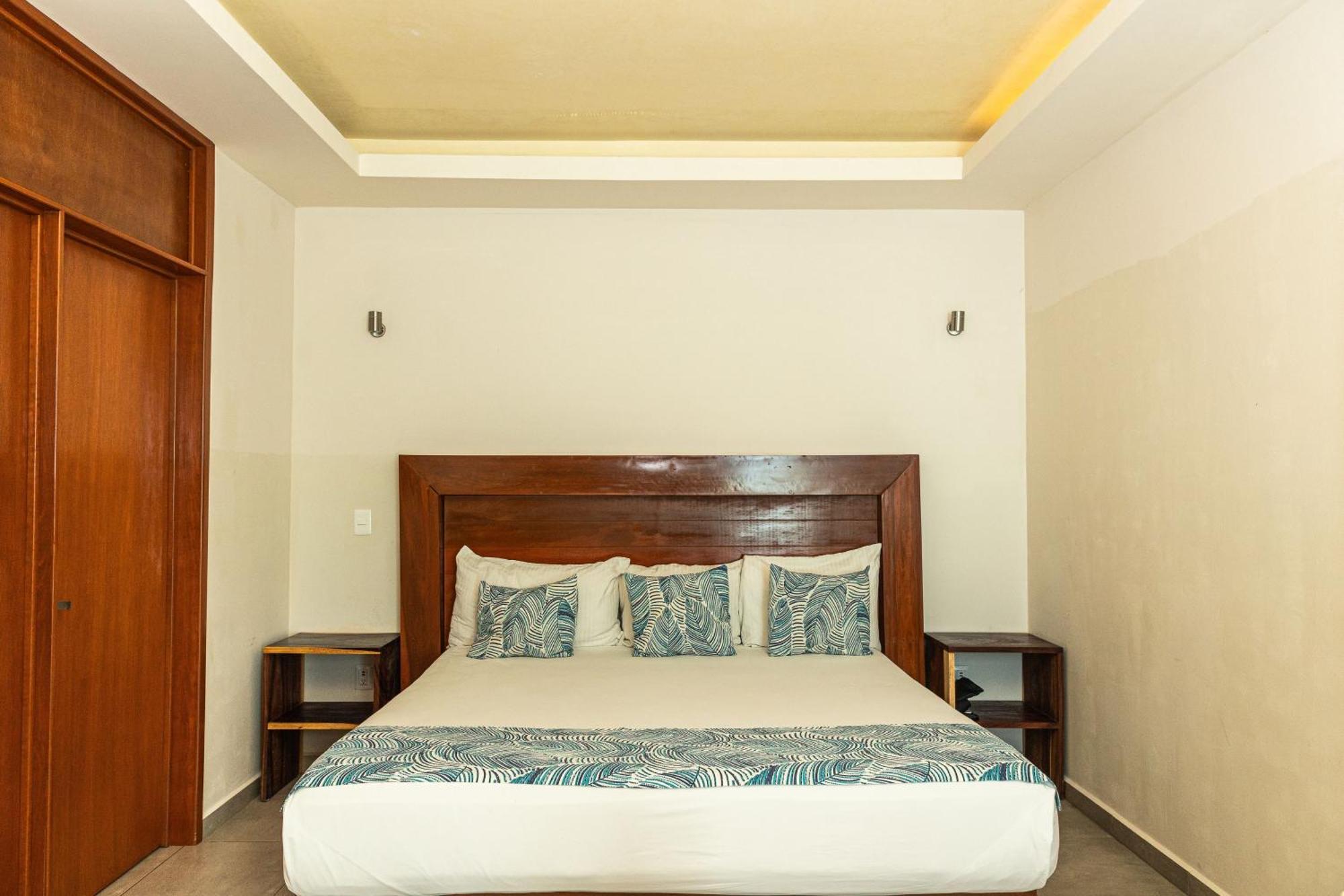 Aquastar Hotel & Apartments Махахуал Екстериор снимка