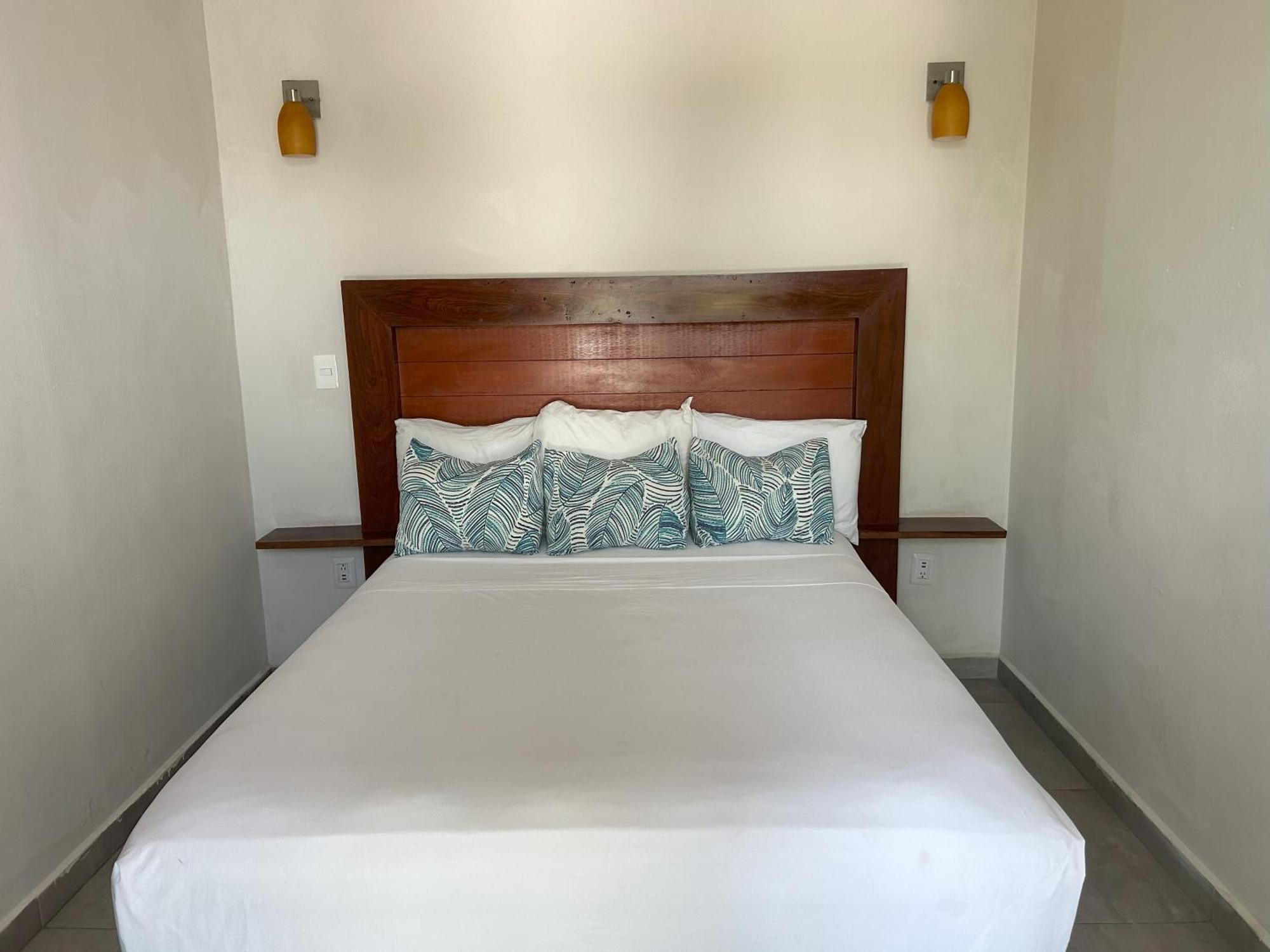 Aquastar Hotel & Apartments Махахуал Екстериор снимка